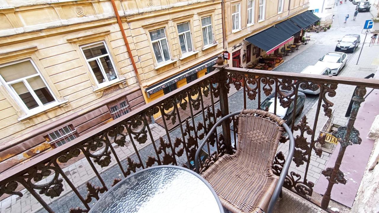 Ляльковий Театр Не Мансарда Lviv Exterior foto