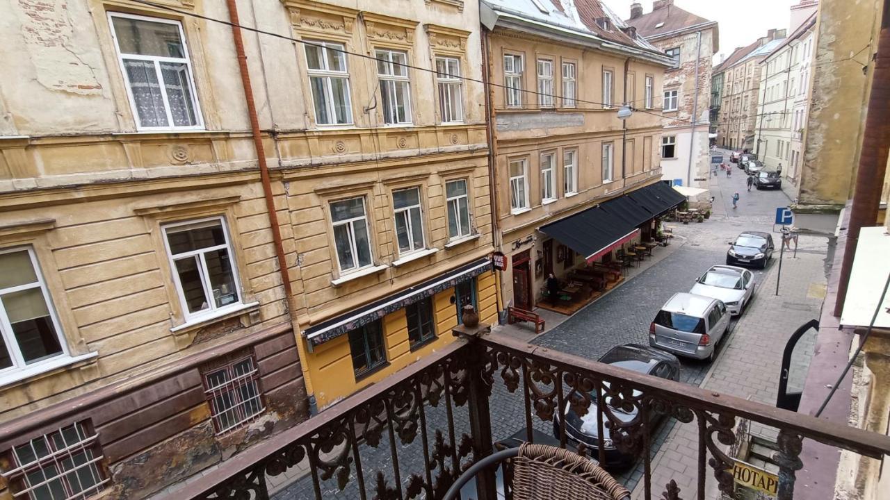 Ляльковий Театр Не Мансарда Lviv Exterior foto